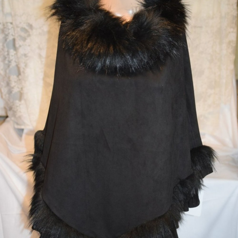 Nordstrom NWT Faux Trimmed Poncho Small Gorgeous